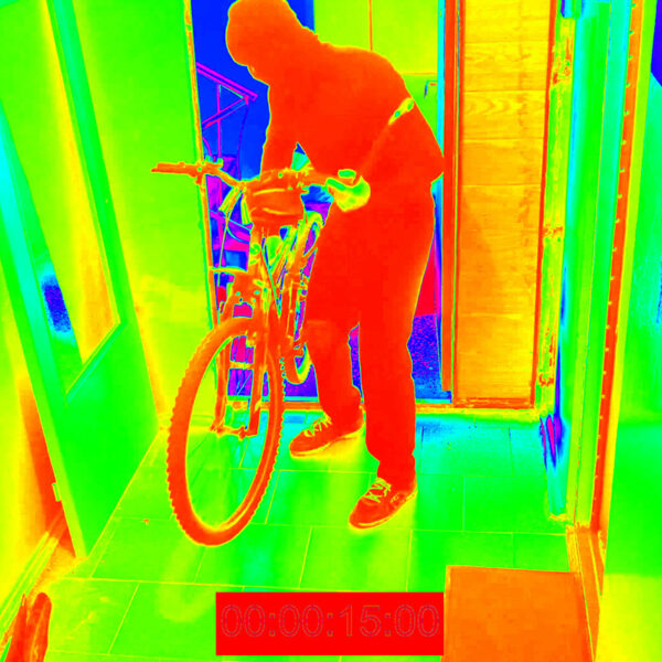 Oryggismyndavelar-med-naetursjon-infrared-lit-1 Öryggismyndavélar með nætursjón þjófur að stela hjóli
